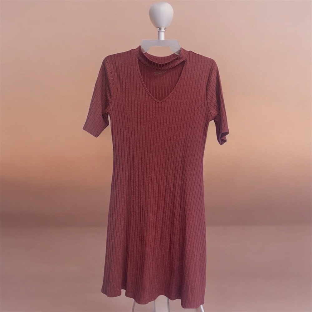 Elegant Ribbed Maroon Dress💖